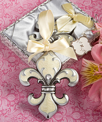 Fleur de lis design ornament favors
