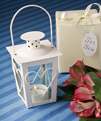 Heartwarming mini lantern favors