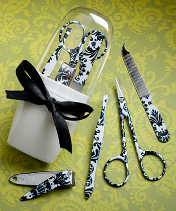 Pretty Damask Design Manicure Sets